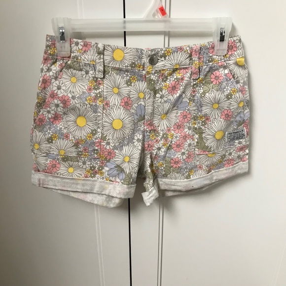 Levi’s Girls Shorts Floral Size 14 NWOT - Picture 1 of 5